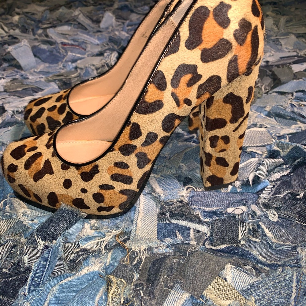 Steve Madden Leopard Print Pumps - Tan and Black - Picture 3 of 4